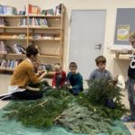 Wir binden einen Adventkranz für unsere Klasse!